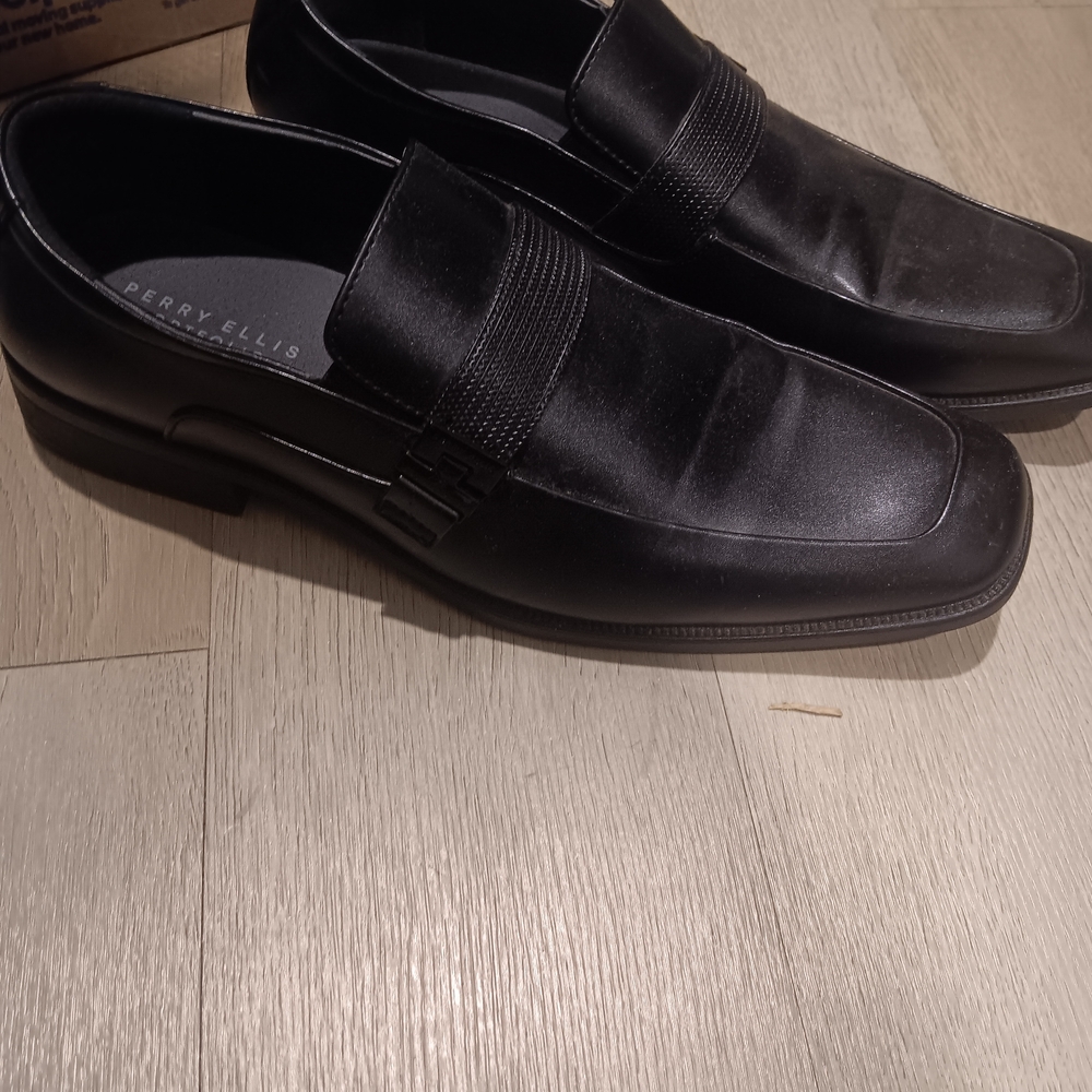 Perry Ellis Men’s Black Leather Slip-On Dress Loafers